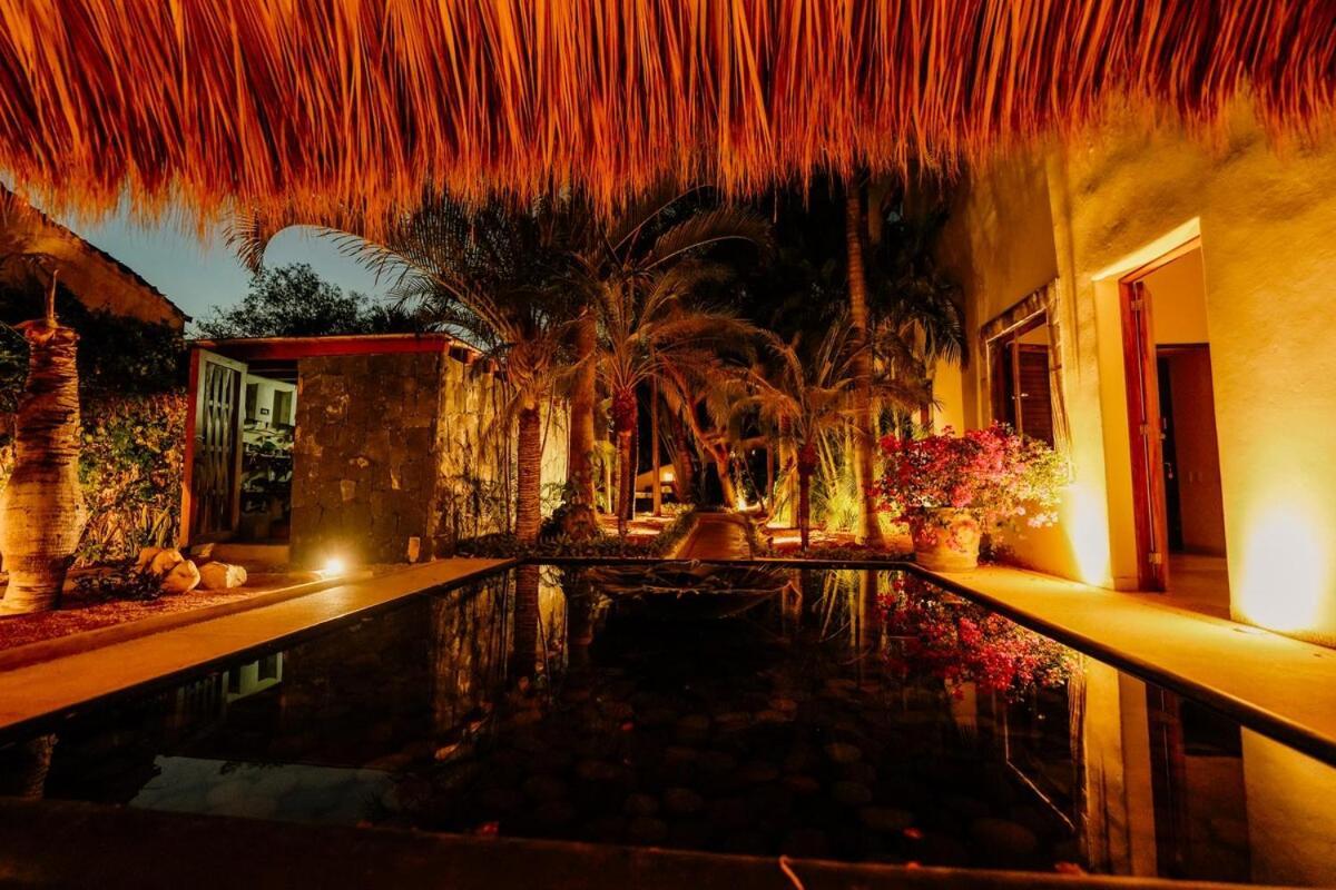 Dream Villa With Private Beach And Catering Сиуатанехо Экстерьер фото