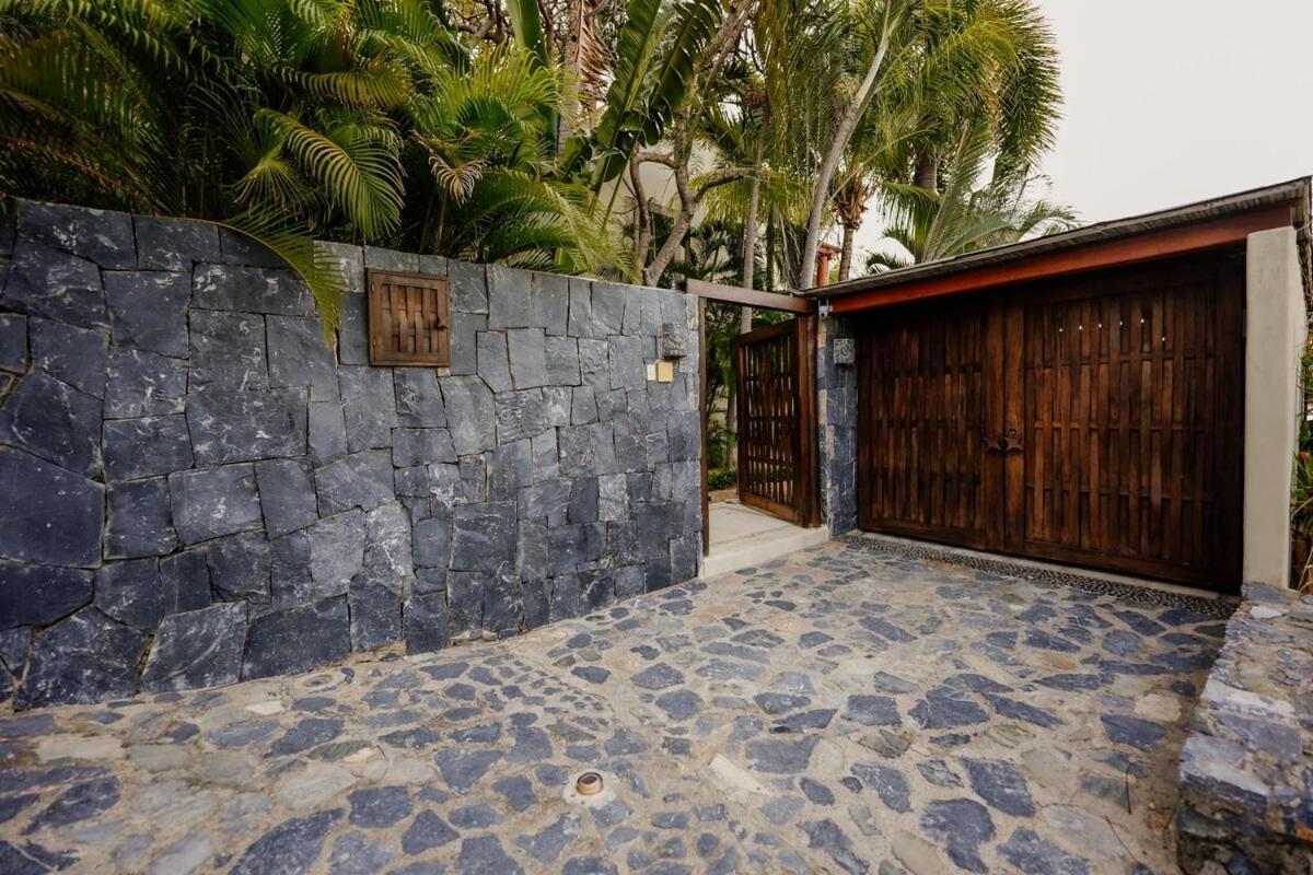 Dream Villa With Private Beach And Catering Сиуатанехо Экстерьер фото