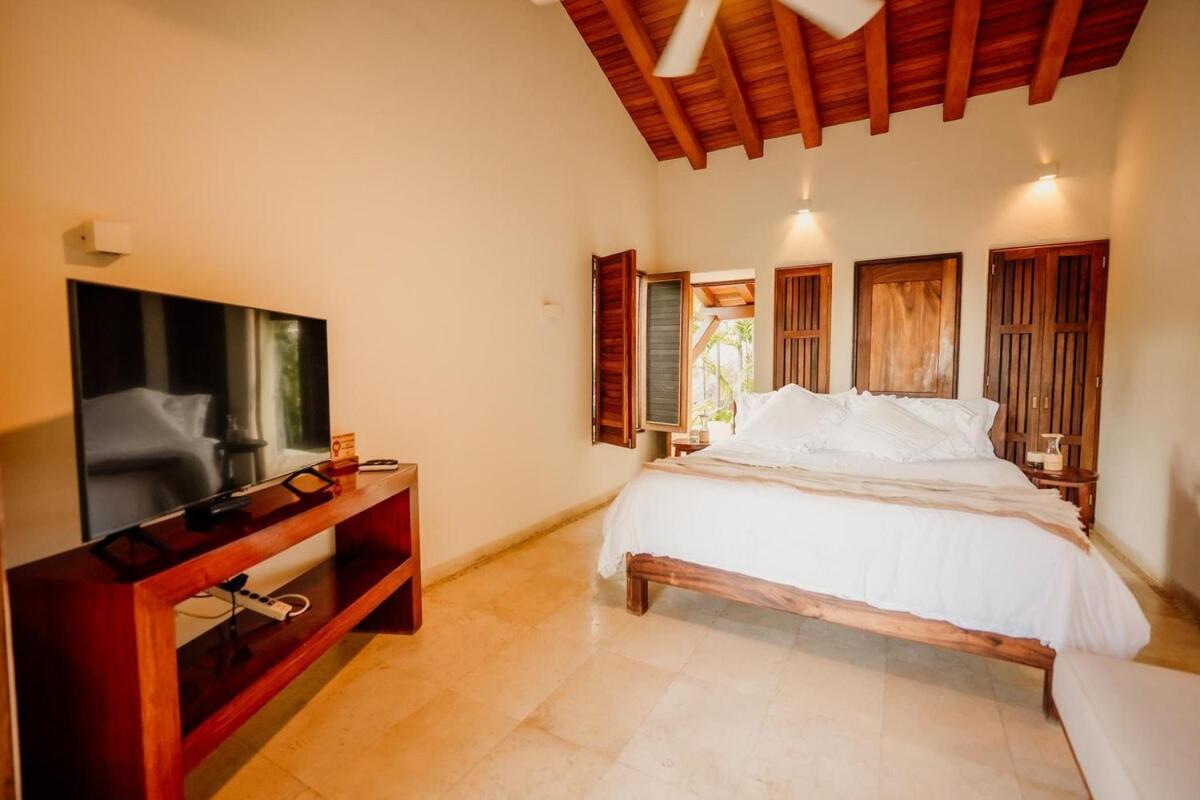 Dream Villa With Private Beach And Catering Сиуатанехо Экстерьер фото