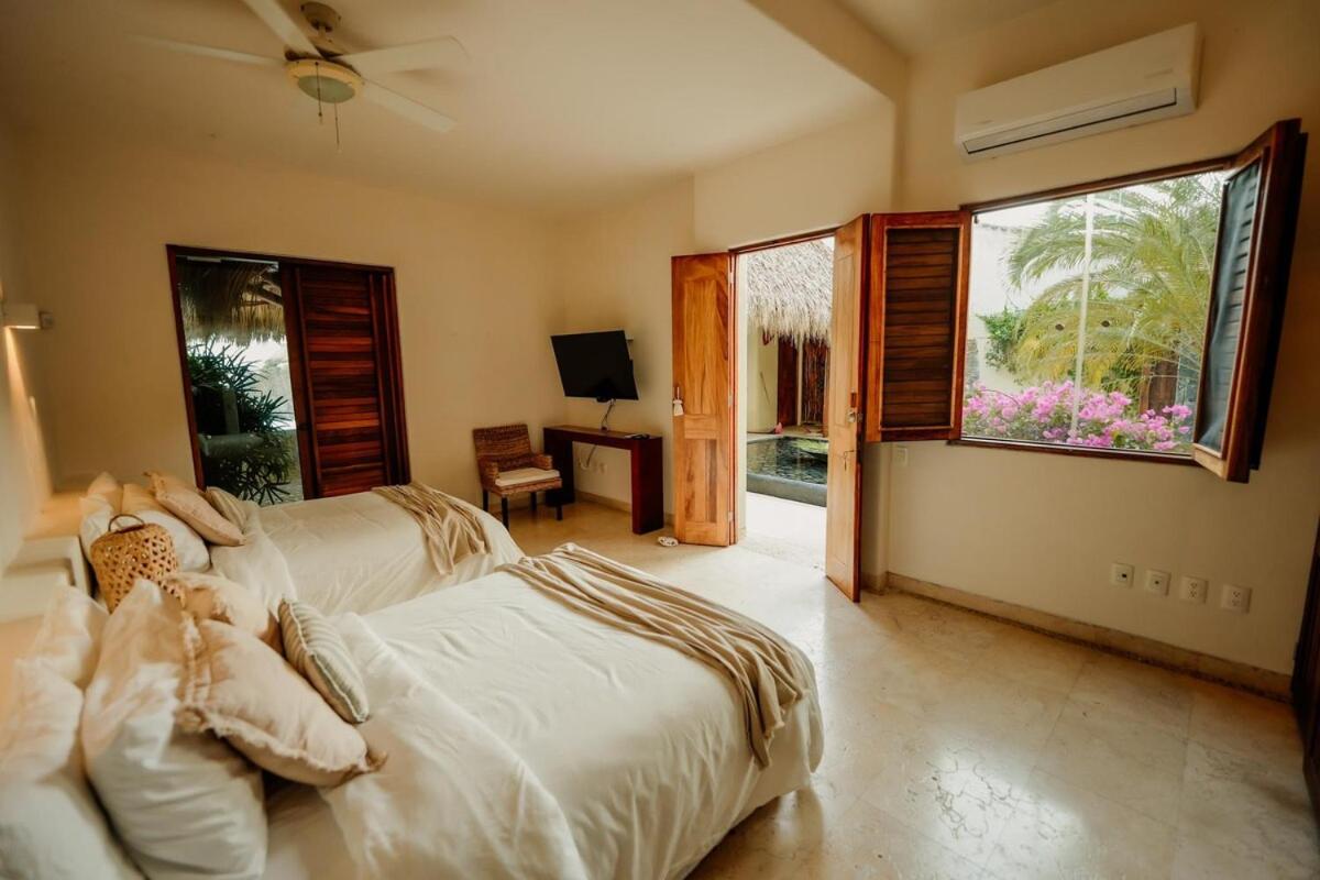 Dream Villa With Private Beach And Catering Сиуатанехо Экстерьер фото