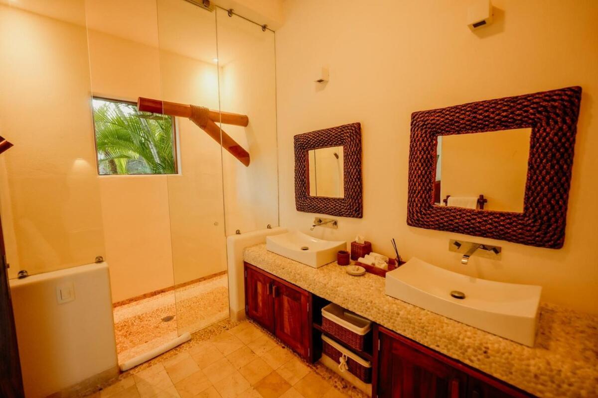 Dream Villa With Private Beach And Catering Сиуатанехо Экстерьер фото