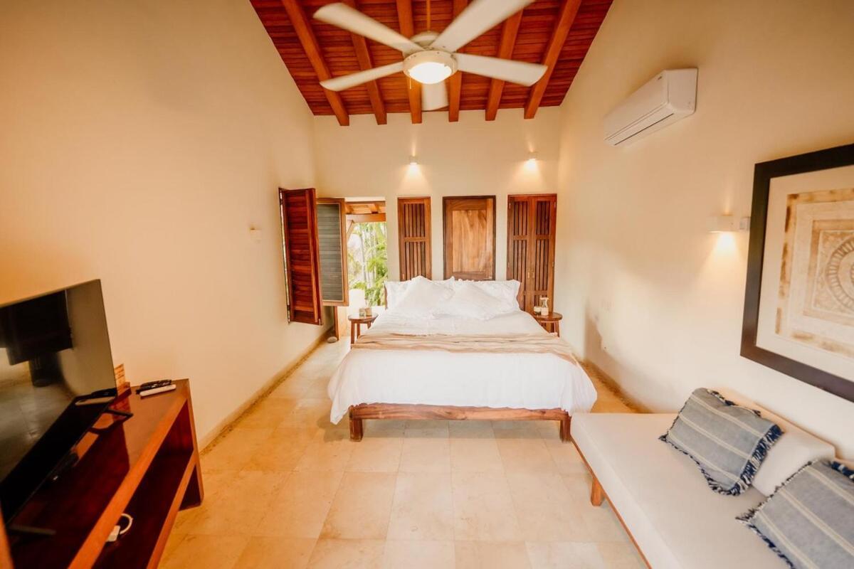 Dream Villa With Private Beach And Catering Сиуатанехо Экстерьер фото