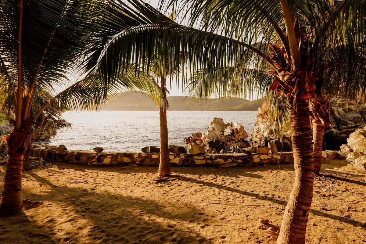Dream Villa With Private Beach And Catering Сиуатанехо Экстерьер фото