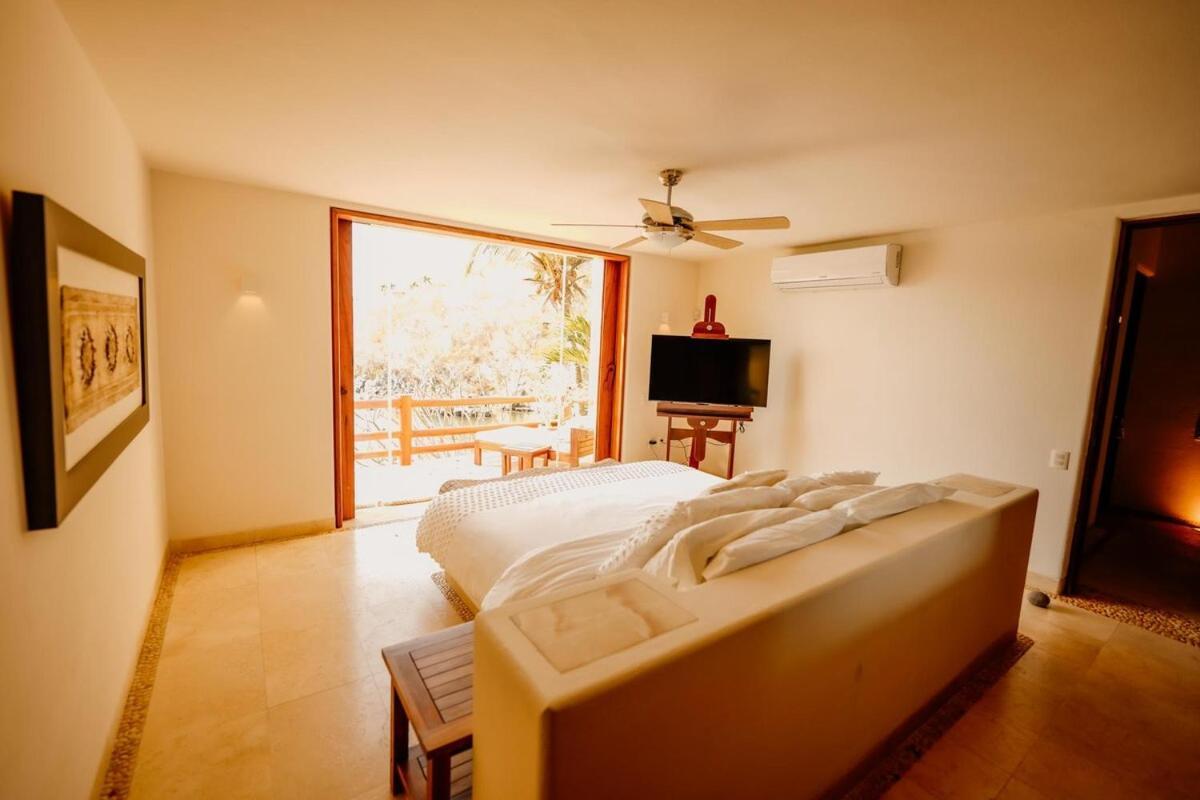 Dream Villa With Private Beach And Catering Сиуатанехо Экстерьер фото
