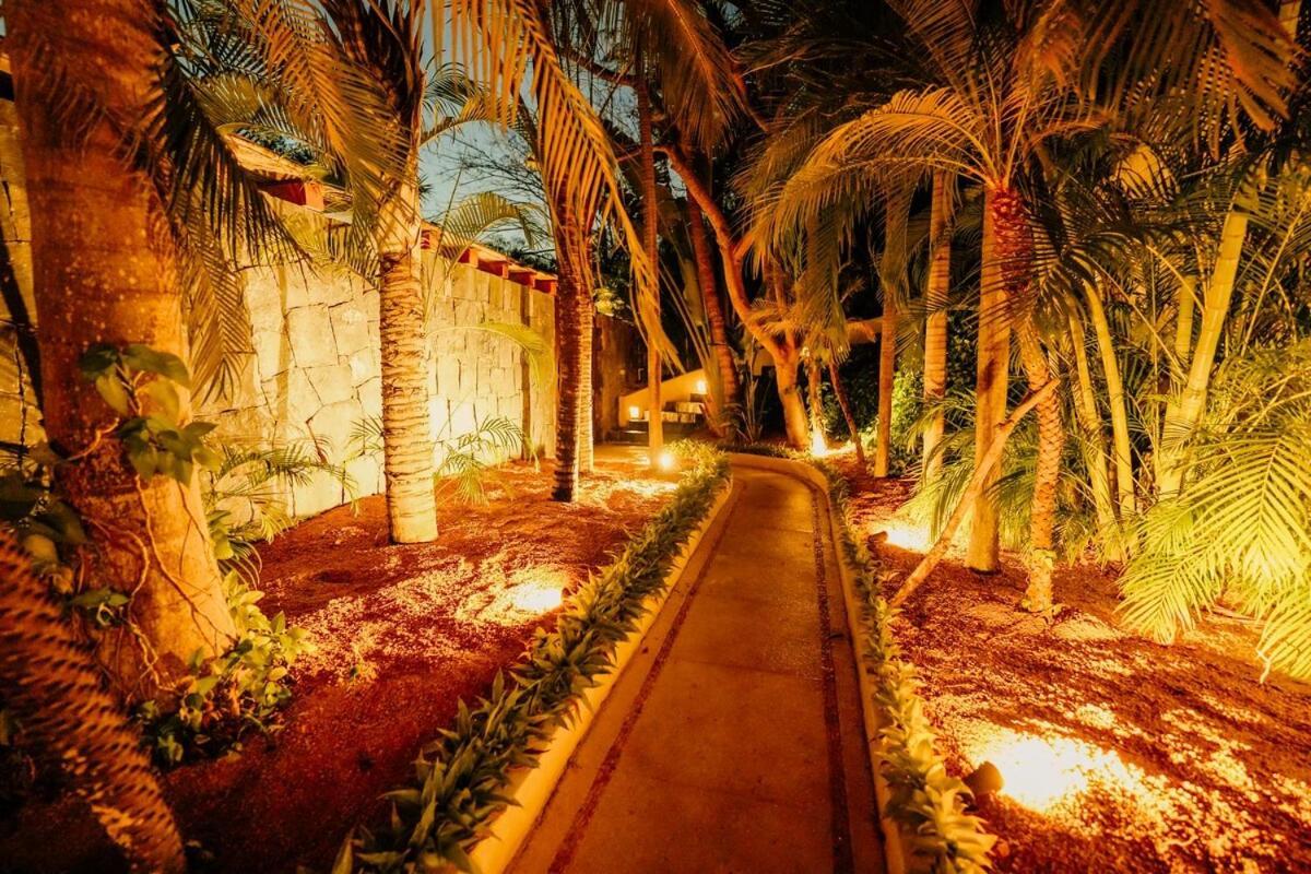 Dream Villa With Private Beach And Catering Сиуатанехо Экстерьер фото